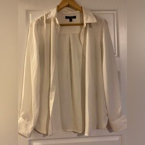 Banana Republic classic fit woman’s off white small button down shirt